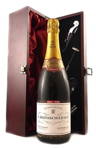 Alfred Rothschild & Co Grande Reserve Private Cuvee Brut Vintage Champagne 1976 in einer mit Seide ausgestatetten Geschenkbox, da zu 4 Weinaccessoires, 1 x 750ml Alfred Rothschild & Co Grande Reserve Private Cuvee Brut Vintage Champagne 1976 in einer mit Seide ausgestatetten Geschenkbox, da zu 4 Weinaccessoires, 1 x 750ml von vintagewinegifts
