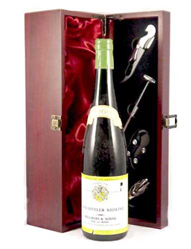 Berncasteler Riesling 1966 Hellmers & Sohne in einer mit Seide ausgestatetten Geschenkbox, da zu 4 Weinaccessoires, 1 x 750ml von vintagewinegifts