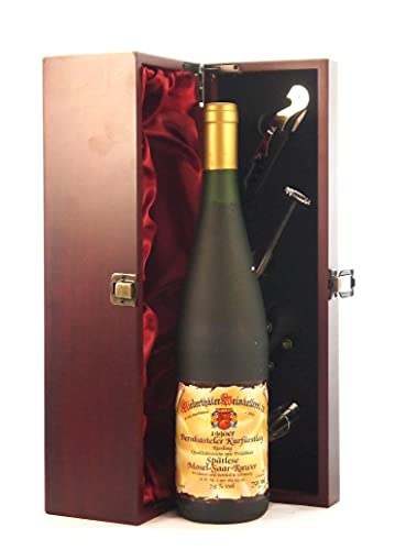 Bernkasteler Kurfurstlay 1990 Hiedesthaler Weinkellerei in einer mit Seide ausgestatetten Geschenkbox, da zu 4 Weinaccessoires, 1 x 750ml von vintagewinegifts