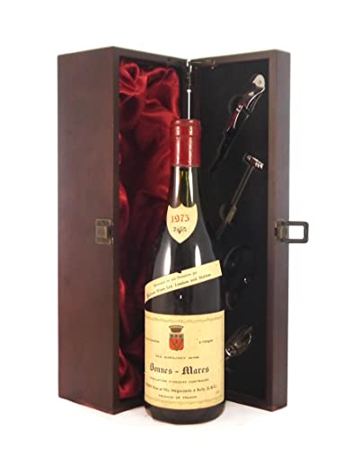 Bonnes Mares Grand Cru 1975 Hubert Pere & Fils in einer mit Seide ausgestatetten Geschenkbox, da zu 4 Weinaccessoires, 1 x 750ml von vintagewinegifts