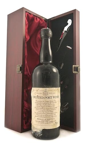 Crusted Port 1980 in einer mit Seide ausgestatetten Geschenkbox, da zu 4 Weinaccessoires, 1 x 750ml Crusted Port 1980 in einer mit Seide ausgestatetten Geschenkbox, da zu 4 Weinaccessoires, 1 x 750ml von vintagewinegifts