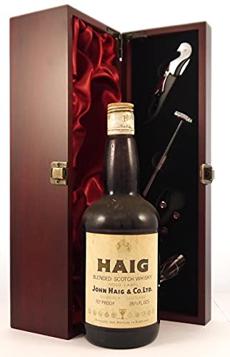 Haig Blended Scotch Whisky (1960's bottling) in einer mit Seide ausgestatetten Geschenkbox, da zu 4 Weinaccessoires, 1 x 700ml von vintagewinegifts