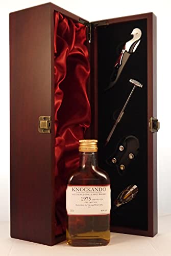 Knockando 14 year old Malt Whisky 1975 20cl Decanted Selection in einer mit Seide ausgestatetten Geschenkbox, da zu 4 Weinaccessoires, 1 x 200ml von vintagewinegifts