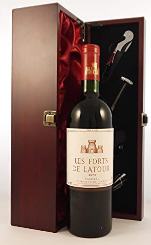 Les Forts de la Latour 1974 in einer mit Seide ausgestatetten Geschenkbox, da zu 4 Weinaccessoires, 1 x 750ml von vintagewinegifts