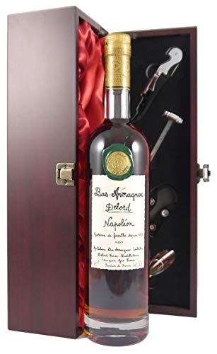 Napoleon Delord Freres Bas Armagnac Napoleon (70cl) in einer mit Seide ausgestatetten Geschenkbox, da zu 4 Weinaccessoires, 1 x 700ml von vintagewinegifts