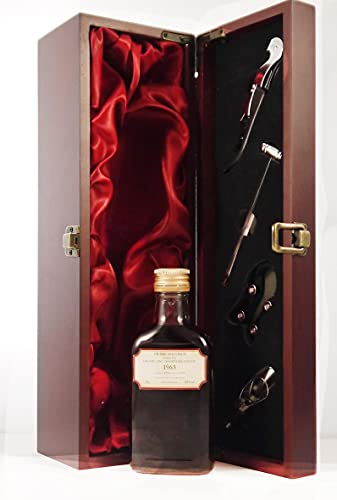 Pierre Seguinot Premier Cru Grande Fine Champagne Cognac 1963 20cls Decanted Selection in einer mit Seide ausgestatetten Geschenkbox, da zu 4 Weinaccessoires, 1 x 200ml von vintagewinegifts