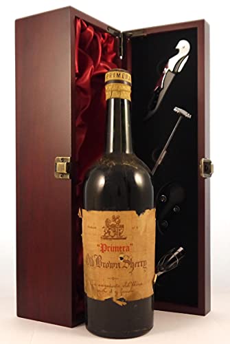 Primera old Brown Sherry 1950's in einer mit Seide ausgestatetten Geschenkbox, da zu 4 Weinaccessoires, 1 x 700ml von vintagewinegifts