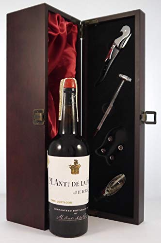 Tres Cortados Sherry M. Ant. De La Riva 1940's (1/2 Bottle) in einer mit Seide ausgestatetten Geschenkbox, da zu 4 Weinaccessoires, 1 x 375ml von vintagewinegifts