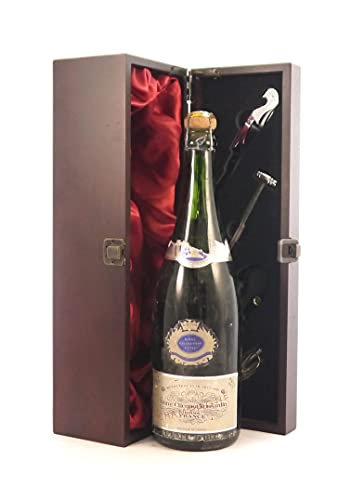 Veuve Clicquot Royal Celebration Cuvee Champagne 1975 in einer mit Seide ausgestatetten Geschenkbox, da zu 4 Weinaccessoires, 1 x 750ml von vintagewinegifts